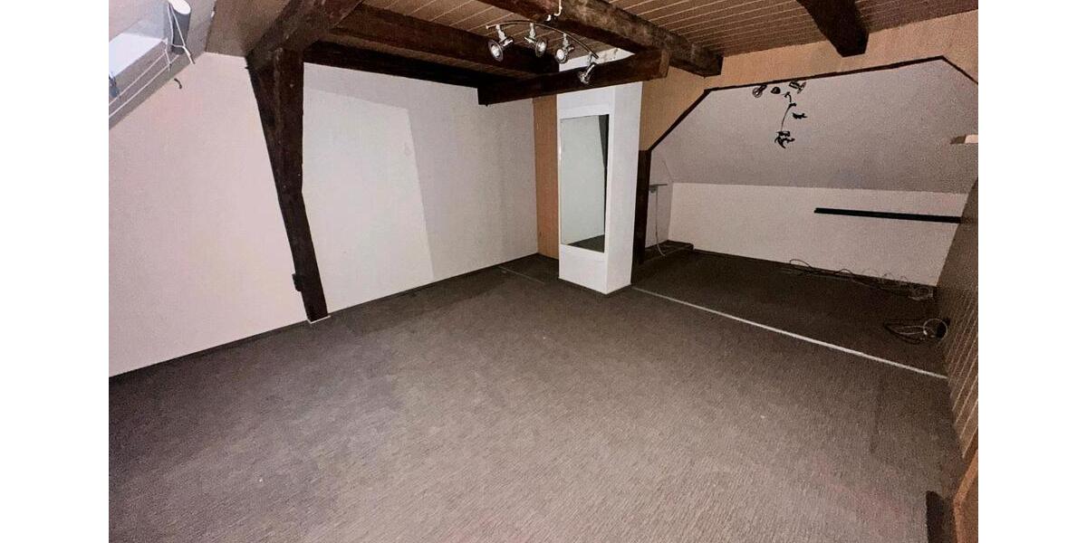 Etagenwohnung Genthin - 5 Zimmer, 170 m&sup2;, 850&euro; | Angebot:24982554