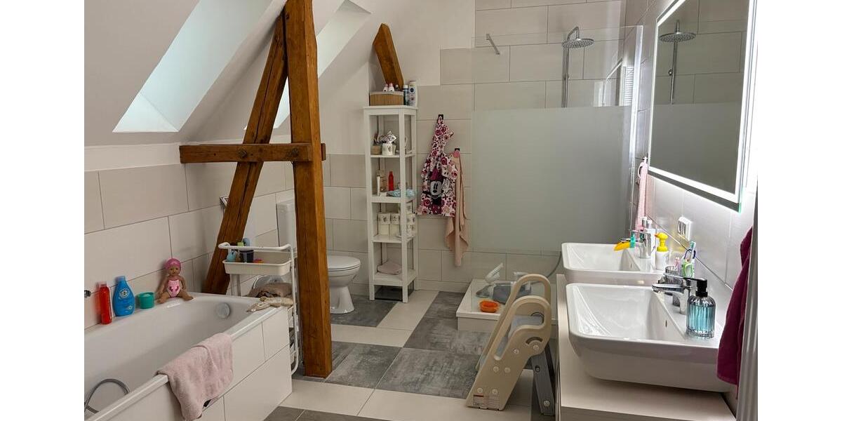 Dachgeschoßwohnung Blankenburg (Harz) - 4 Zimmer, 130 m&sup2;, 1.200&euro; | Angebot:23739064