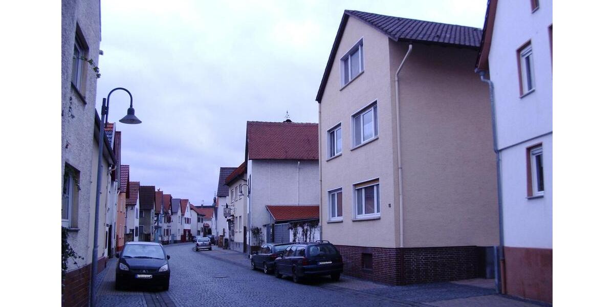 Sehr schöne Dachgeschosswohnung mit großem Balkon 2 zimmer