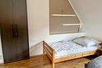 (EF0170_Y) Erfurt: Löbervorstadt, möbliertes Zimmer in schöner Wohnlage im DG mit eigenem Bad, an Wochenendheimfahrer 1 zimmer