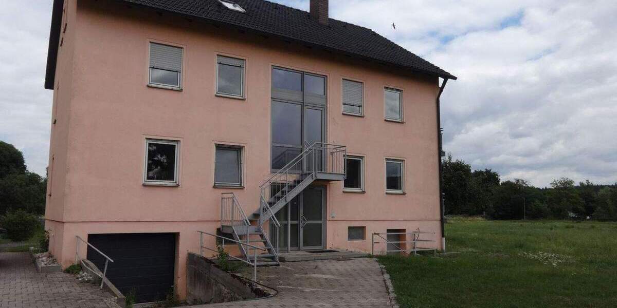 Mehrfamilienhaus, Wohnhaus Sulzbach-Rosenberg Unterschwaig - 8 Zimmer, 250 m&sup2;, 2.060&euro; | Angebot:25665485