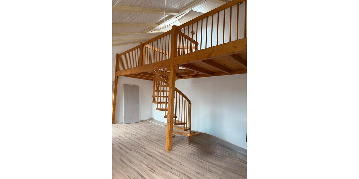 Dachgeschoßwohnung Neustadt bei Coburg - 4 Zimmer, 135 m&sup2;, 950&euro; | Angebot:24745766