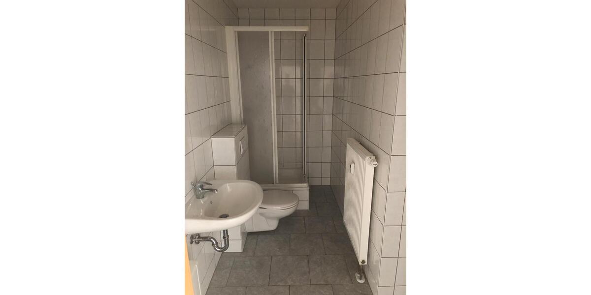 Dachgeschoßwohnung Bitterfeld-Wolfen Bitterfeld - 2 Zimmer, 42 m&sup2;, 300&euro; | Angebot:26419945