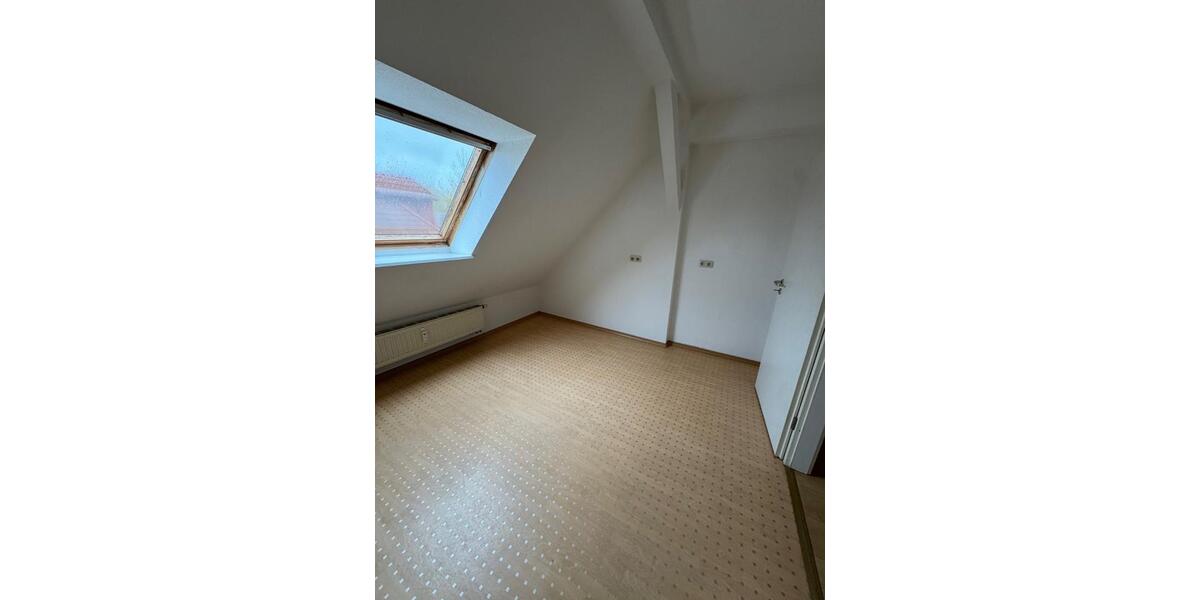 Dachgeschoßwohnung Zeitz - 3 Zimmer, 74 m&sup2;, 444&euro; | Angebot:25345038