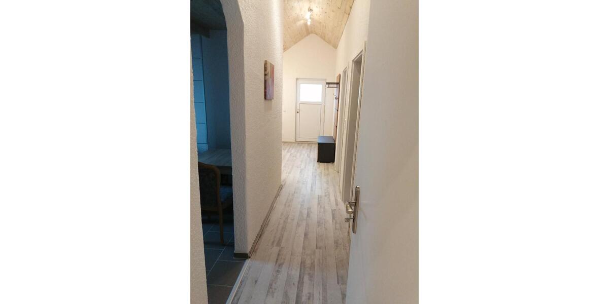 Dachgeschoßwohnung Singen (Hohentwiel) - 3 Zimmer, 65 m&sup2;, 1.180&euro; | Angebot:25988241