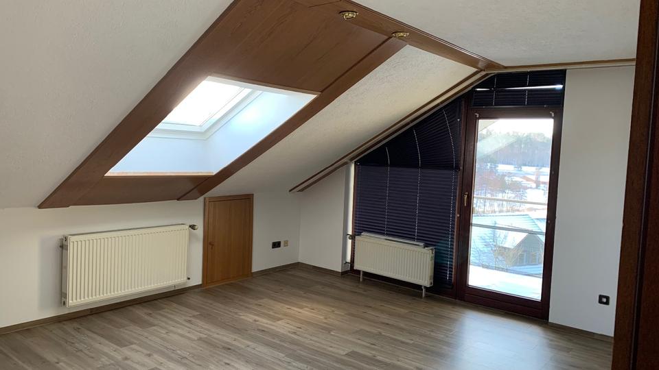 Dachgeschoßwohnung Münchsteinach - 5 Zimmer, 110 m&sup2;, 800&euro; | Angebot:24351805