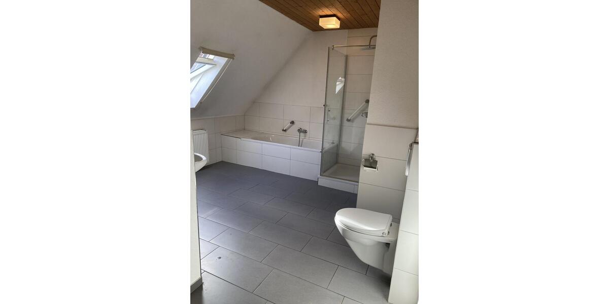 Dachgeschoßwohnung Lauda-Königshofen Königshofen - 4 Zimmer, 143 m&sup2;, 900&euro; | Angebot:26415276