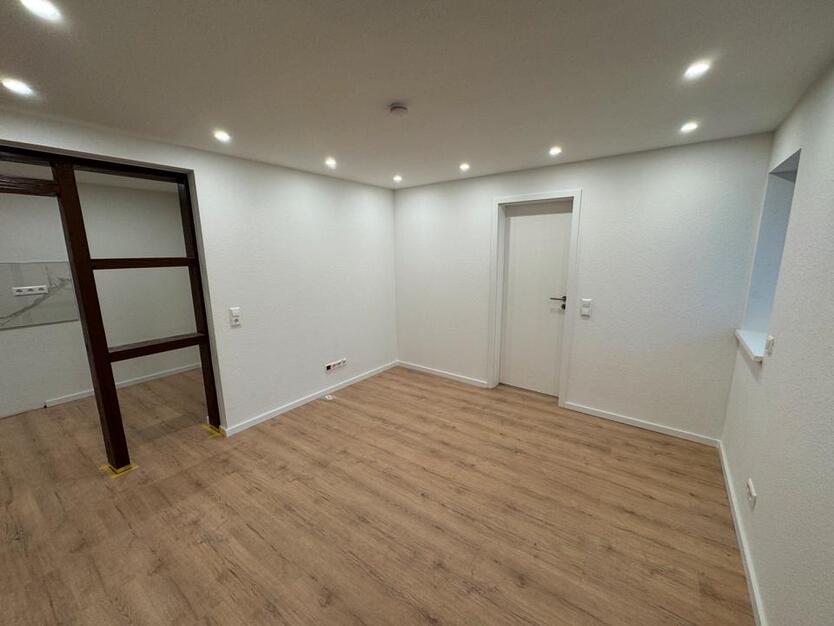 Moderne 2-Zi.-Wohnung in frisch kernsaniertem Haus (zentrumsnah) zimmer