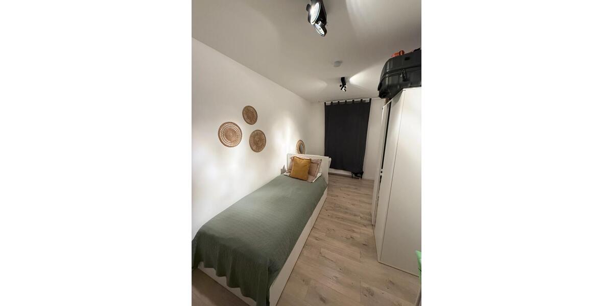 1 möbliertes Zimmer (11m2) in netter 4er-WG zum 1.1.26 verfügbar 1 zimmer