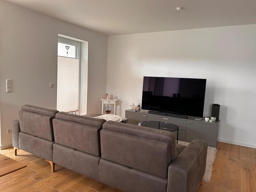 Komfortable Erdgeschoss Wohnung mit EBK, Terrasse u. Stellplatz