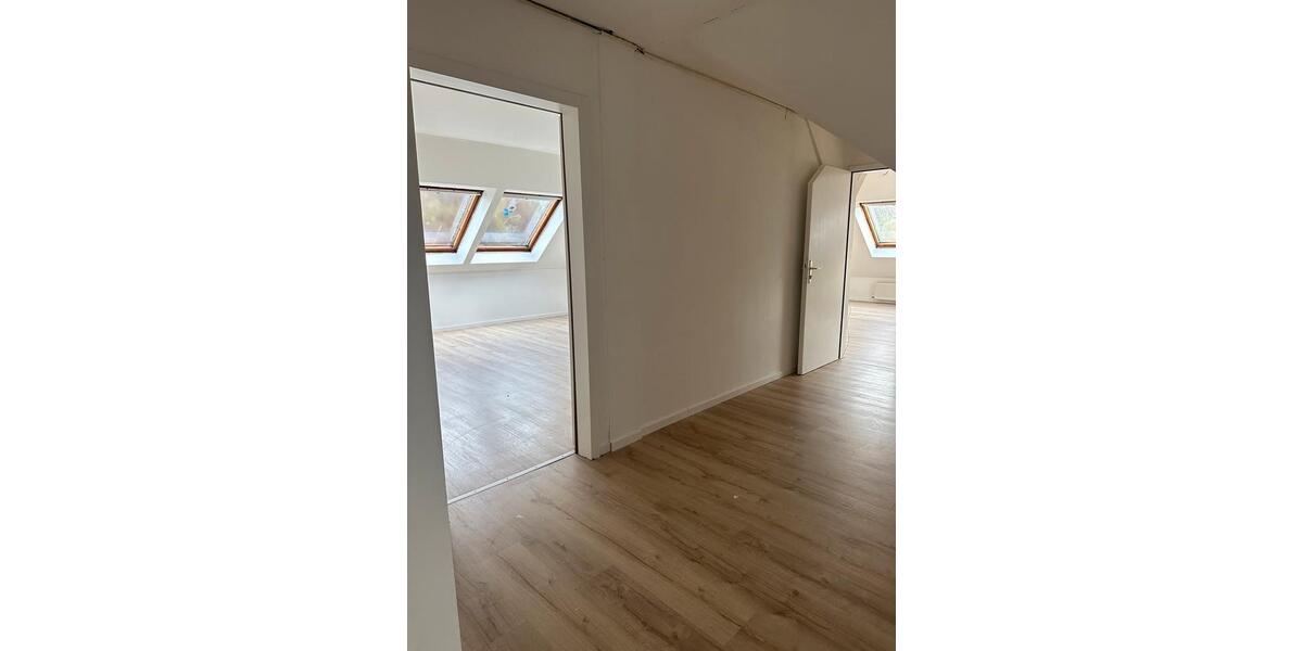 Dachgeschoßwohnung Walsrode - 5 Zimmer, 150 m&sup2;, 1.200&euro; | Angebot:26343108