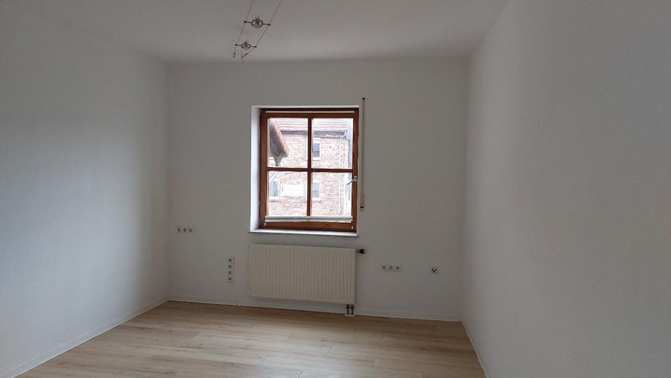 Großzügige 7-Zimmer Wohnung mit 2 Bädern & 3 PKW Stellplätzen 7 zimmer