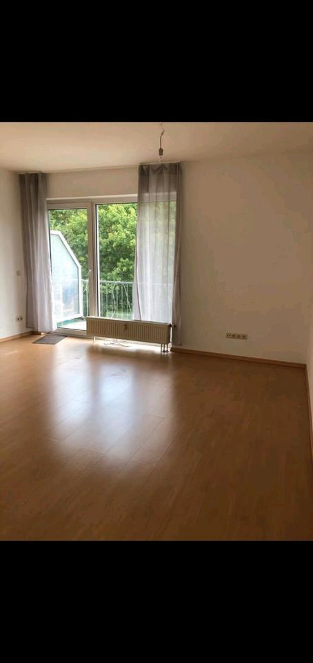 Helle 1-Zimmer-Wohung mit Balkon zimmer
