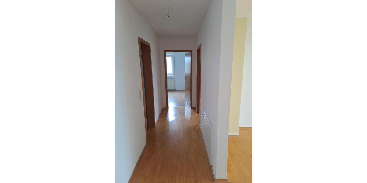 Dachgeschoßwohnung Adelsdorf - 3 Zimmer, 77 m&sup2;, 870&euro; | Angebot:23879643