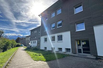 Hausnr. 35 3 Zimmer im 2. OG mit Balkon und toller Aussicht (frisch saniert) zimmer
