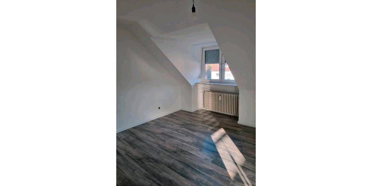 Dachgeschoßwohnung Lohfelden - 2.5 Zimmer, 80 m&sup2;, 850&euro; | Angebot:26413060