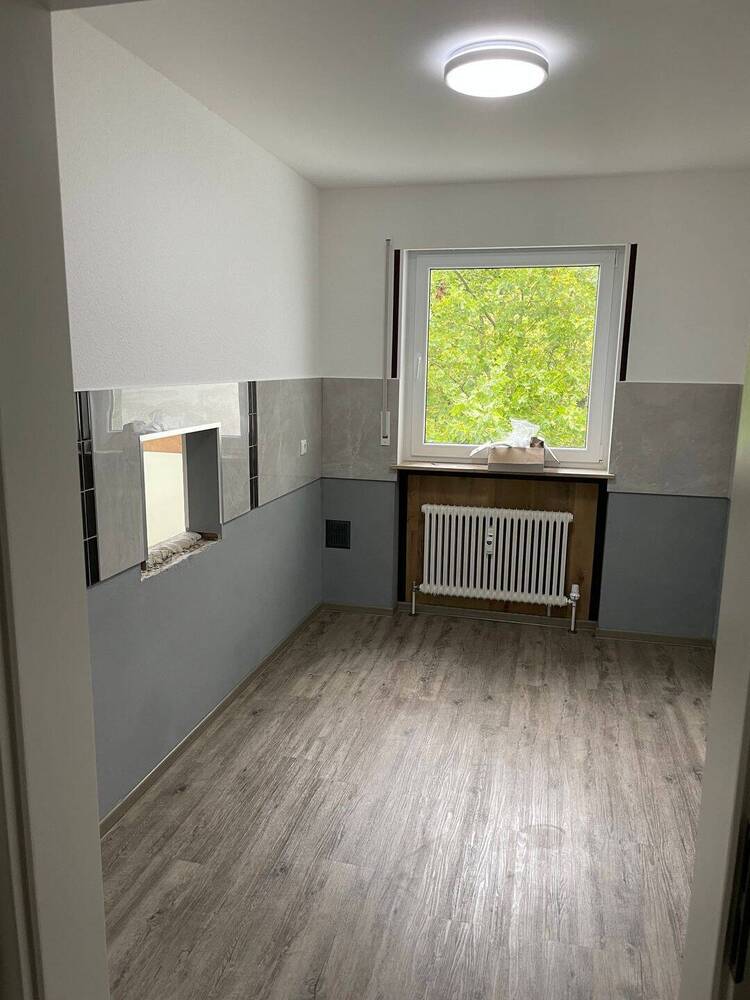 Komplett Renovierte 3 12 Zimmer Wohnung