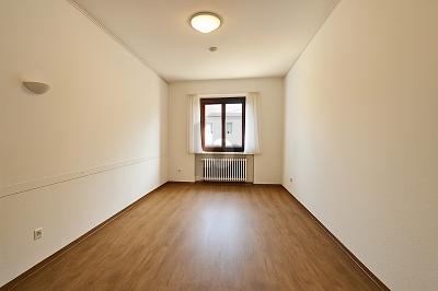 ZENTRALE LAGE MIT TOP-ANBINDUNG - Gewerbeobjekt Puchheim | Angebot:26543752