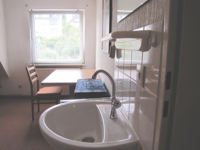 Ein möbliertes Zimmer in Erfurt.