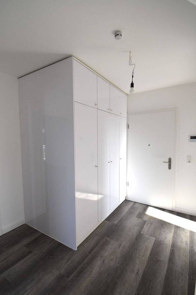 HELL - MODERN - BALKON - FAHRSTUHL - STELLPLATZ!