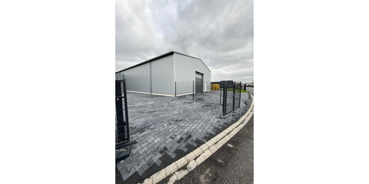 Werkshalle mit Bürotrakt- Neubau zimmer