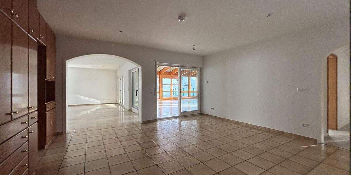 Großzügiges Wohnen -- ca. 230 qm auf einer Etage! 5 zimmer