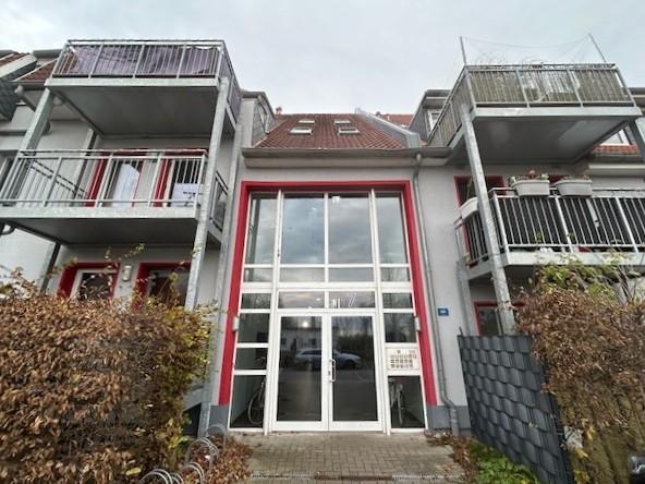 Charmante 3-Zimmer Wohnung mit offener Küche und Bad mit Wanne im Hochparterre mit Balkon 3 zimmer