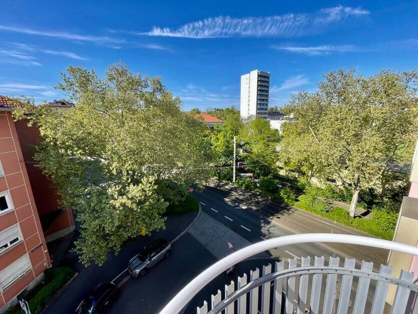 Citynahe 4-Zimmerwohnung mit Balkon!