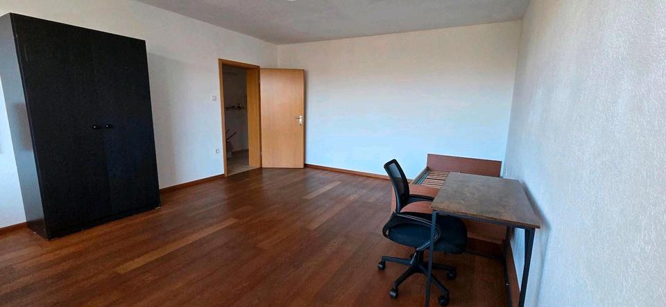 Wohnen auf Zeit Wuppertal Elberfeld - 6 Zimmer, 150 m&sup2;, 400&euro; | Angebot:26154100