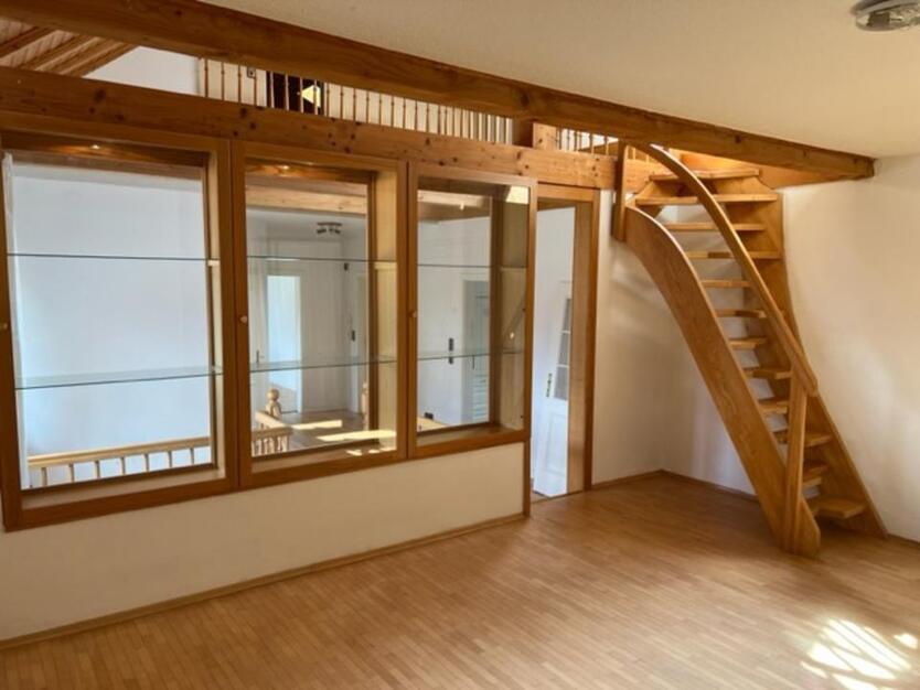 Schöne, helle 4 Zimmer Wohnung mit EBK und Balkon