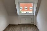 Kleine niedliche 2,5 Zimmer Dachgeschoss Wohnung zu sofort!