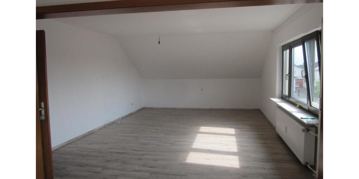 Dachgeschoßwohnung Weiterstadt - 4 Zimmer, 114 m&sup2;, 1.260&euro; | Angebot:26272075