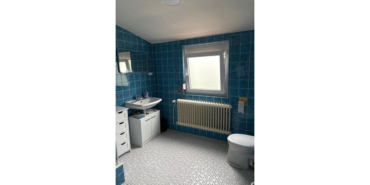 Dachgeschoßwohnung Wiesbaden Biebrich - 2 Zimmer, 60 m&sup2;, 900&euro; | Angebot:26592076