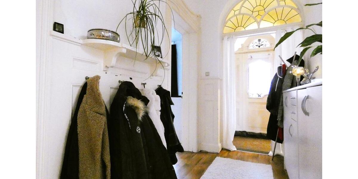 Großzügige Wohnung mit Aufzug und Charme 4 zimmer