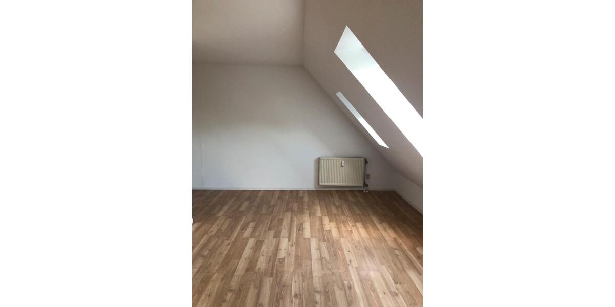 Dachgeschoßwohnung Tönisvorst - 3 Zimmer, 1.400&euro; | Angebot:23202575