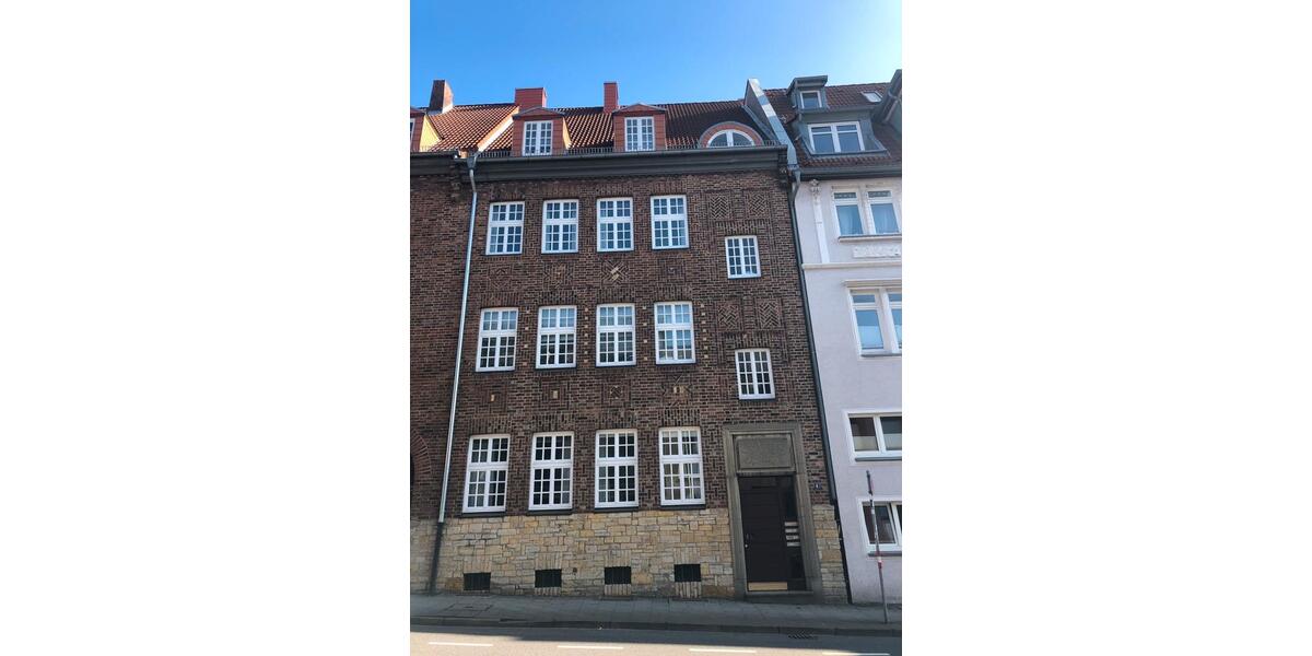 Freundliches WG-ZIMMER in zentraler Dachgeschosswohnung 3 zimmer