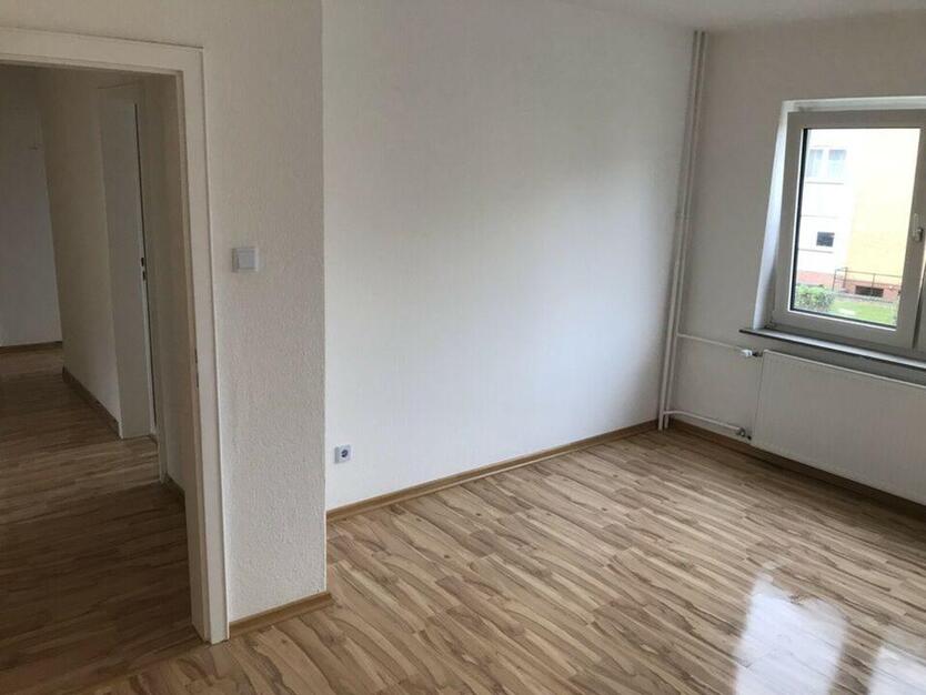 3 Zimmer Wohnung, Balkon u. Garten, Einbauküche,Tageslichtbad- G zimmer