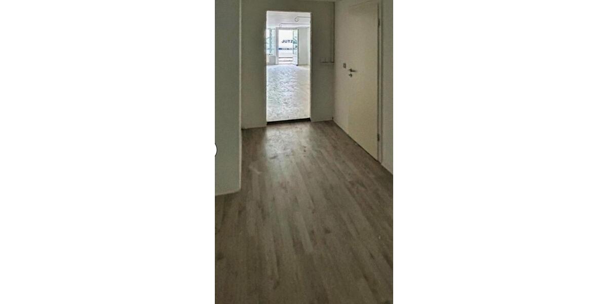 Etagenwohnung Roßwein - 7 Zimmer, 160 m&sup2;, 900&euro; | Angebot:26446785