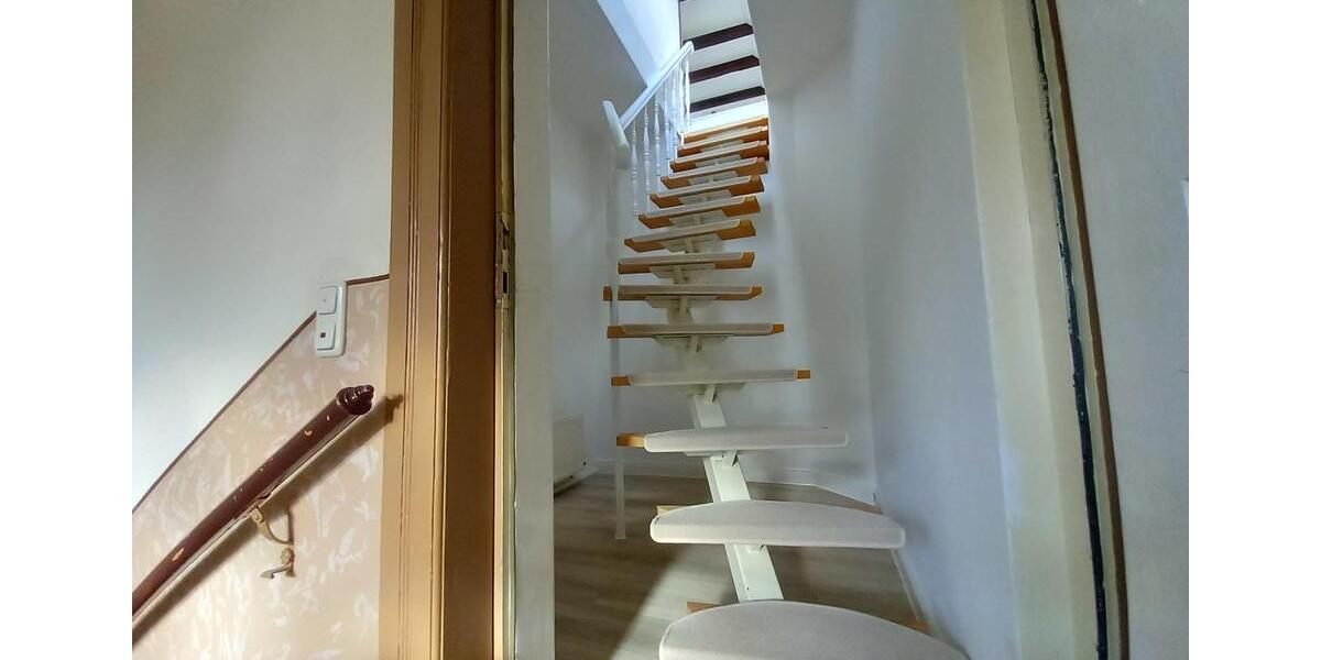 Dachgeschoßwohnung Crimmitschau - 3 Zimmer, 54 m&sup2;, 359&euro; | Angebot:24252542