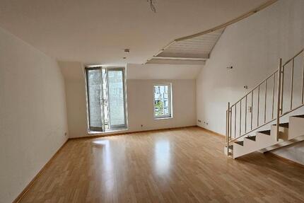 Platz für die ganze Familie!! GalerieWohnung mit kleinem Balkon