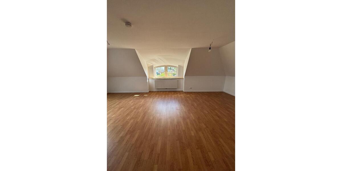 Dachgeschoßwohnung Aukrug - 2.5 Zimmer, 75 m&sup2;, 860&euro; | Angebot:26050947