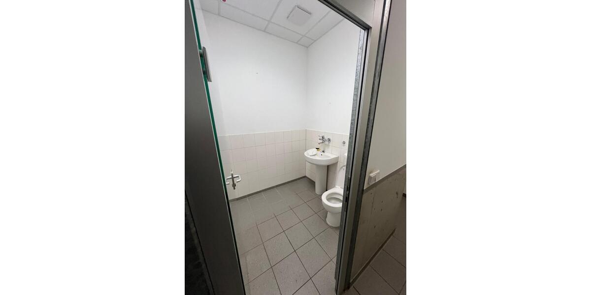 Ihr neuer Geschäftserfolg am Niedermarkt: Modernes Ladengeschäft ab sofort zimmer