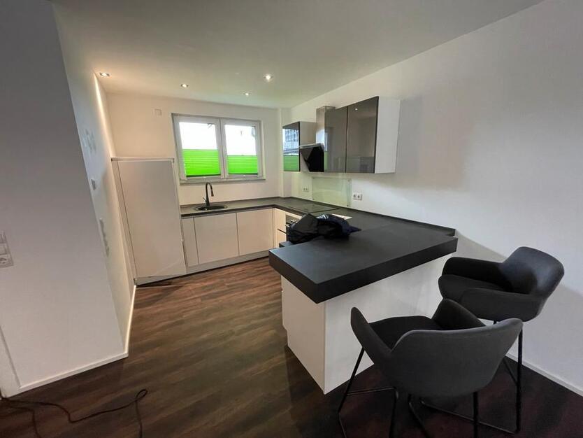 Moderne, lichtdurchflutete 2ZKB Wohnung ab 01.11.25 zu vermieten