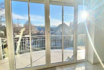 Helles, ruhiges Büro mit Balkon & TG-Stellplatz in Laufen. 1 zimmer