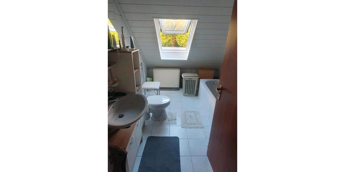 Dachgeschoßwohnung Netphen - 2.5 Zimmer, 78 m&sup2;, 765&euro; | Angebot:26646072