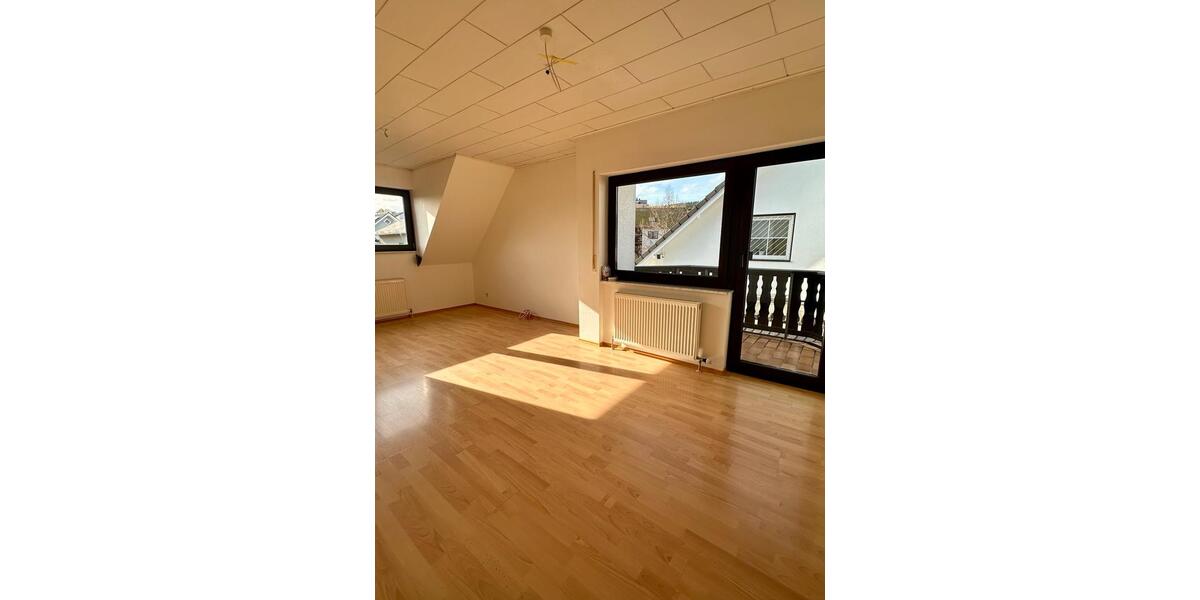 Etagenwohnung Uersfeld - 3 Zimmer, 85 m&sup2;, 950&euro; | Angebot:23764631