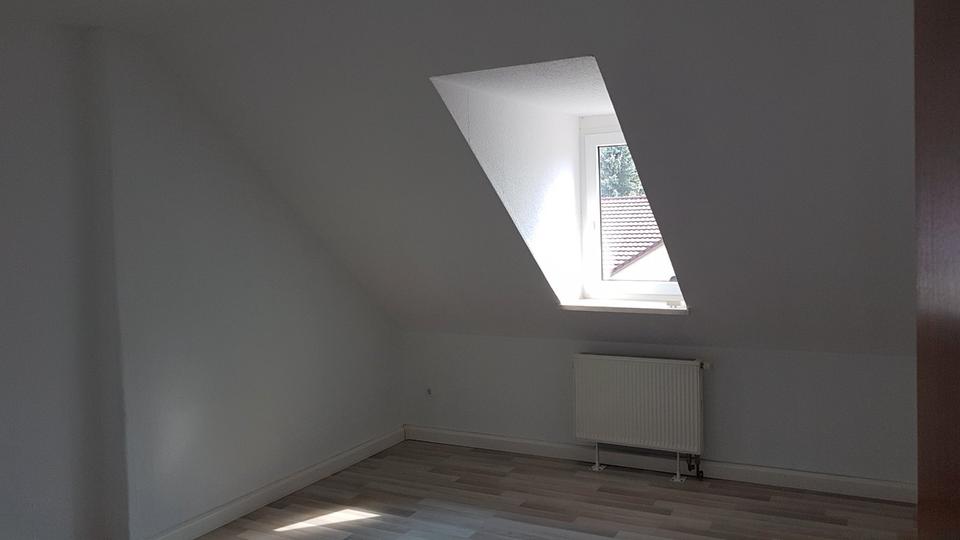 Dachgeschoßwohnung Bischofswerda - 2.5 Zimmer, 75 m&sup2;, 420&euro; | Angebot:26688574