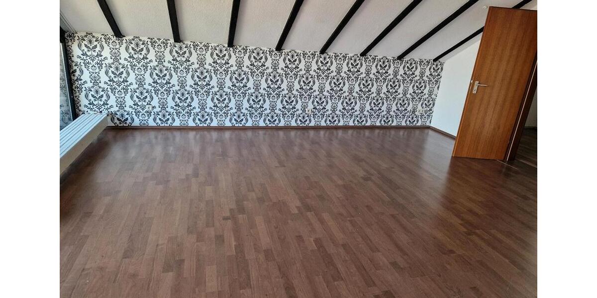 Wohnen auf Zeit Overath - 8 Zimmer, 215 m&sup2;, 1.750&euro; | Angebot:25449547