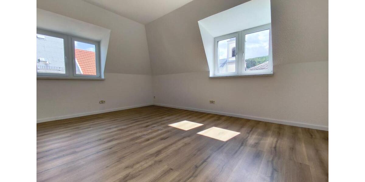 Dachgeschoßwohnung Elsterberg - 4 Zimmer, 96 m&sup2;, 620&euro; | Angebot:27638005