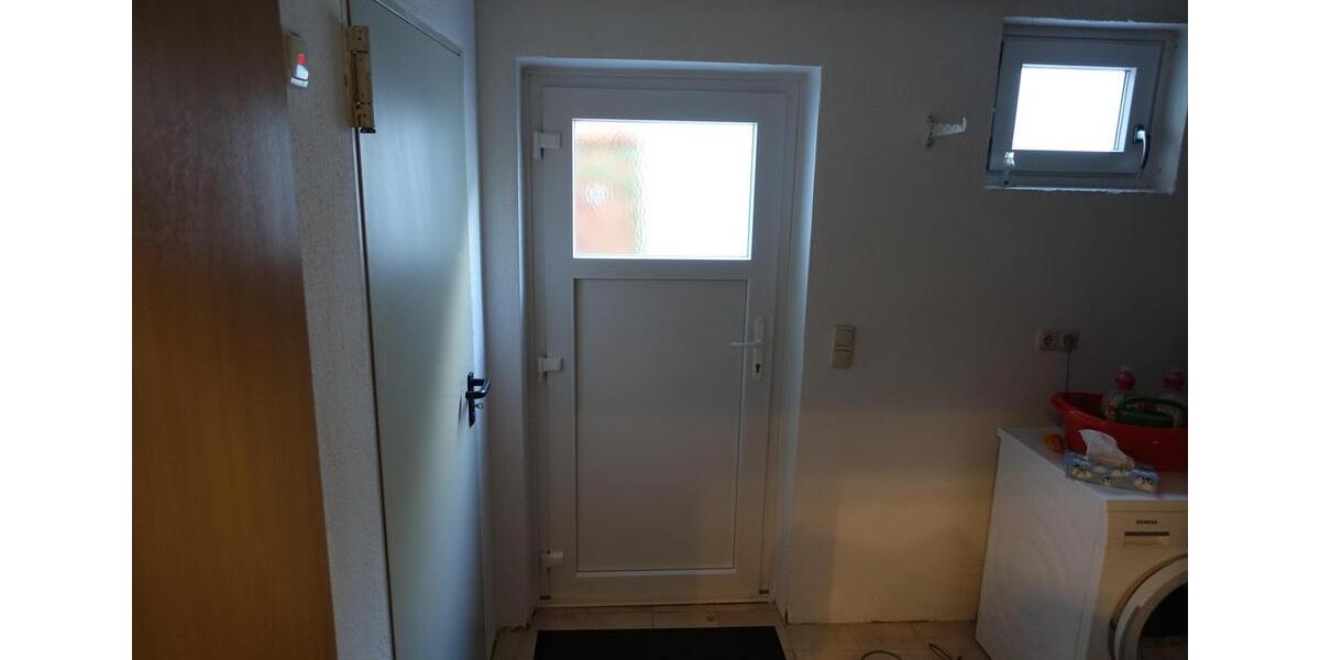 Doppelhaushälfte Bubenreuth - 7 Zimmer, 160 m&sup2;, 2.400&euro; | Angebot:25981382